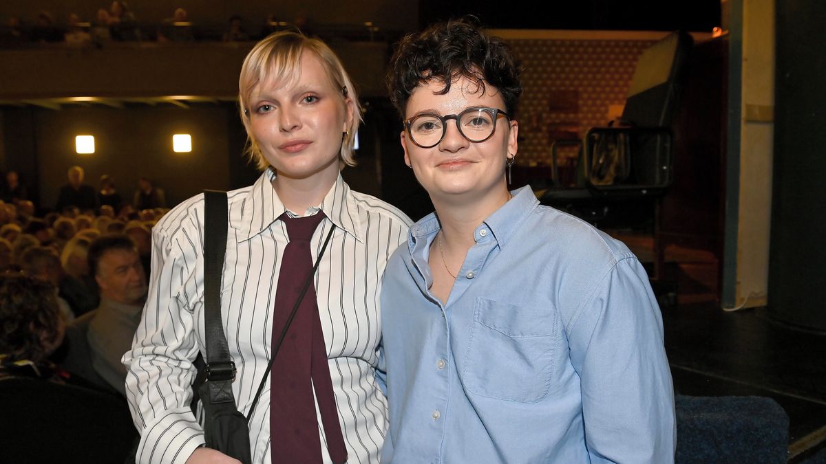 Randí spolu přes dva roky. Karolína, dcera Aleny Mihulové a Karla Kachyni, ukázala ve společnosti přítelkyni